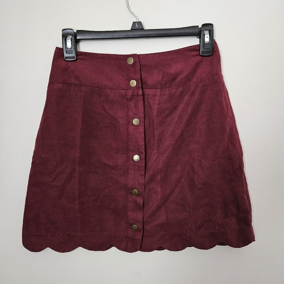 Xhilaration Skirt Burgundy Red Suede Buttons Front Scallop Hem Mini Casual - Picture 11 of 11